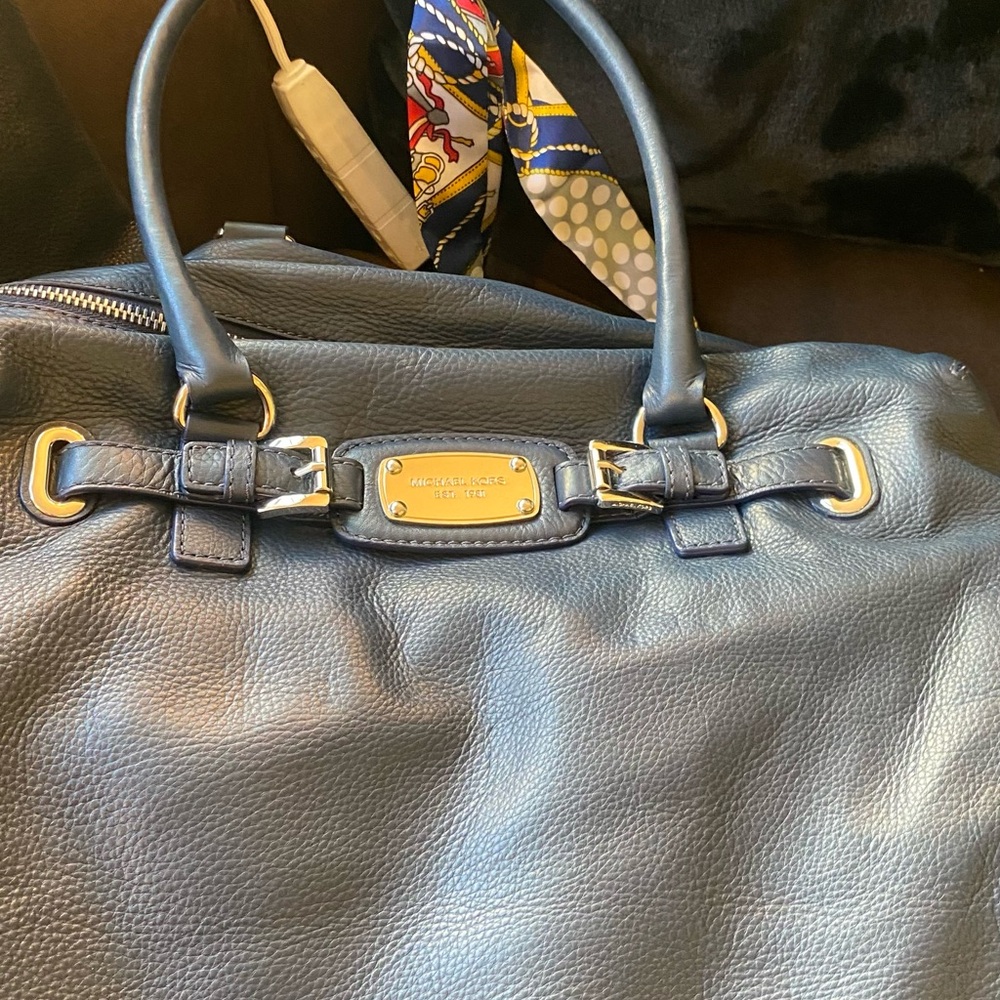 Michael Kors Elegant Blue Leather Women’s Handbag